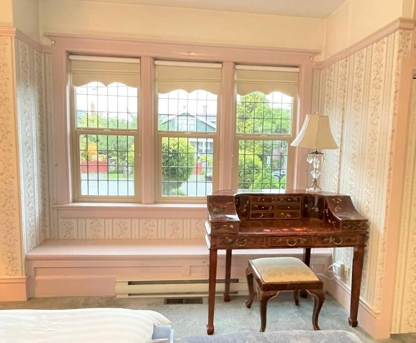 Parlor Suite In Heritage Manor, Fairfield, Near Dt Victoria Extérieur photo