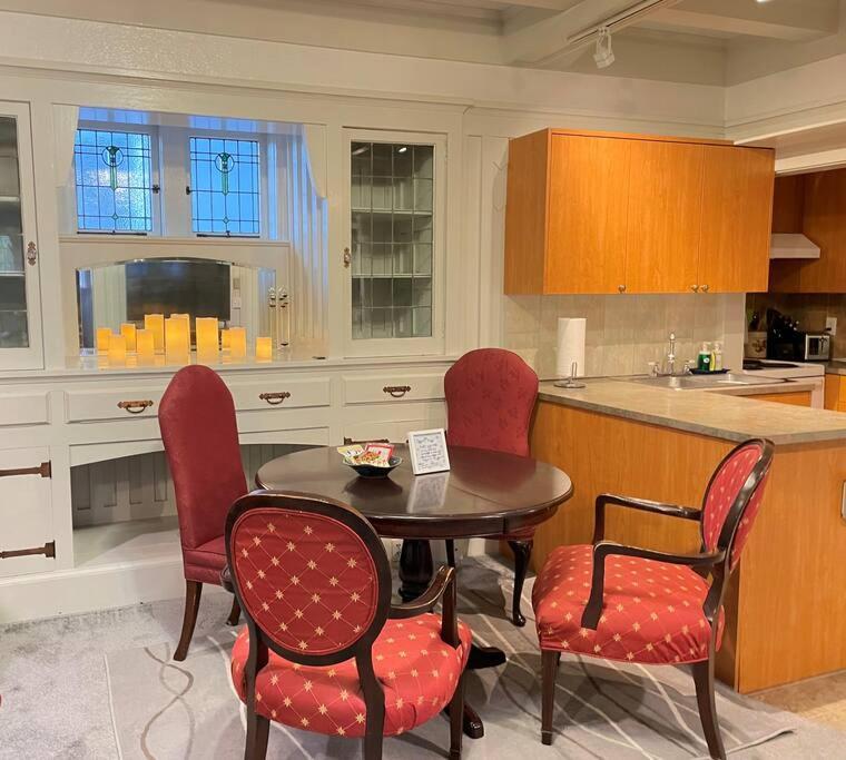 Parlor Suite In Heritage Manor, Fairfield, Near Dt Victoria Extérieur photo